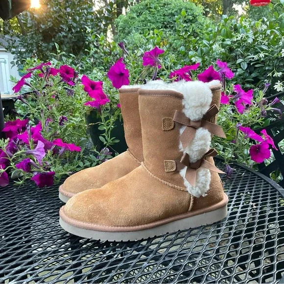 Koolaburra By Ugg Decorative Fur & Bows Sheepskin Fur Lined Slip On Suede Boots! - Picture 7 of 16
